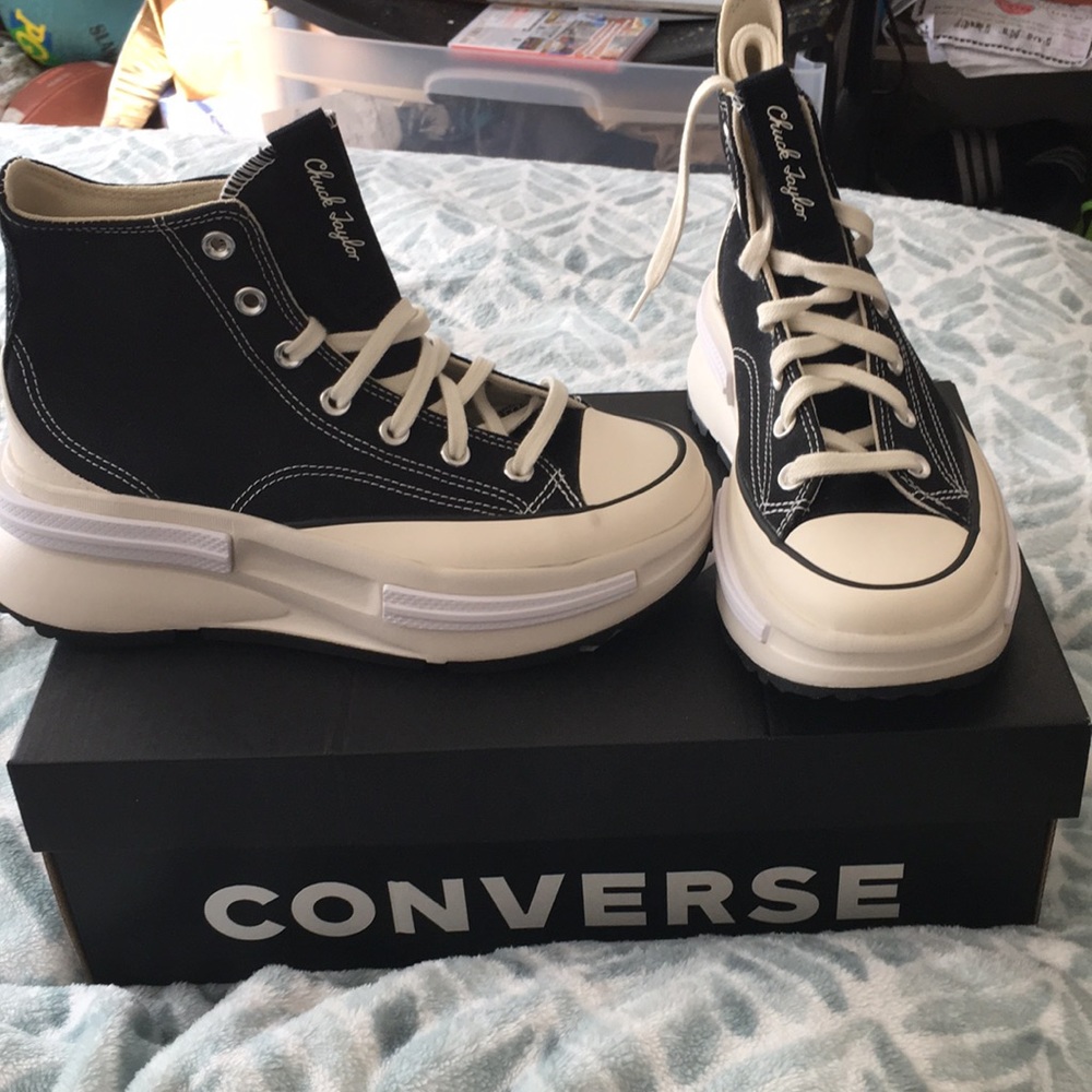 BRAND NEW UNISEX CONVERSE RUN STAR LEGACY SIZE 7.5 IN WOMEN SIZE 6 IN MEN